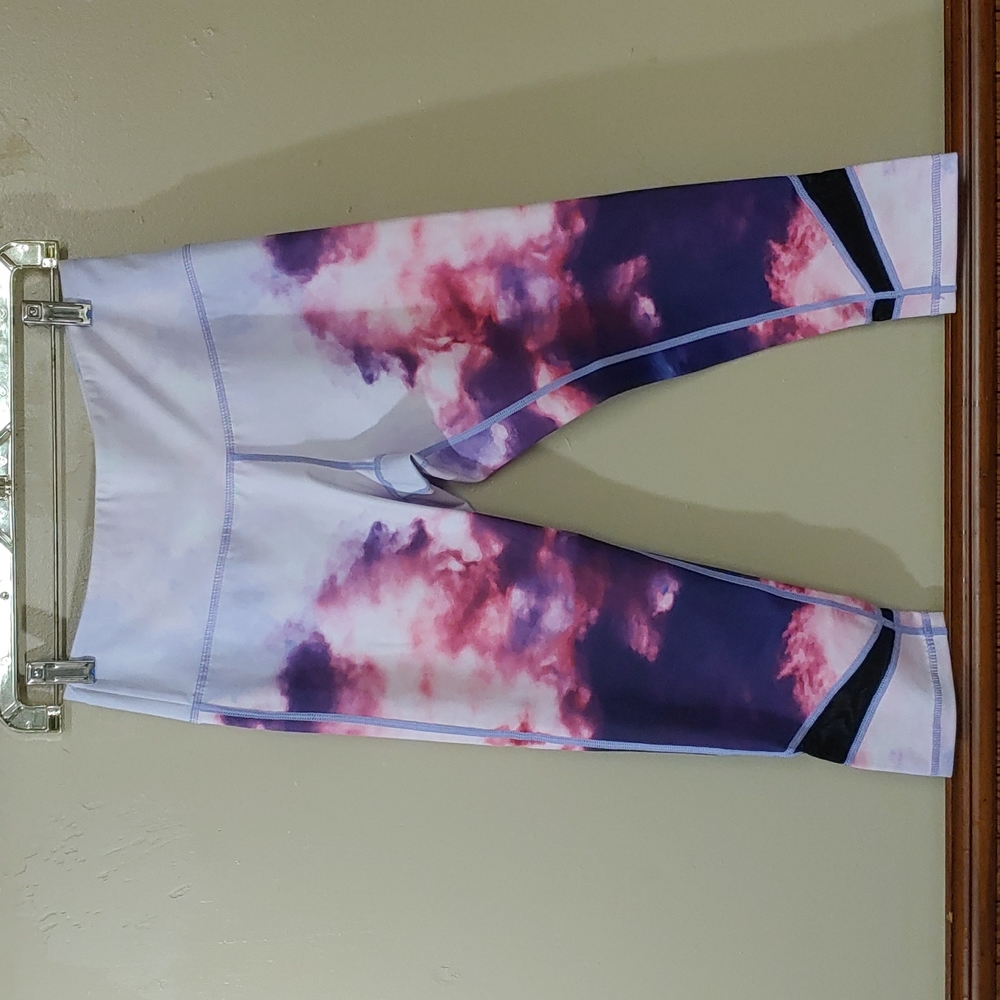 Just Live Purple Sky Bottom Mesh Insert Capri Leggings NWOT S